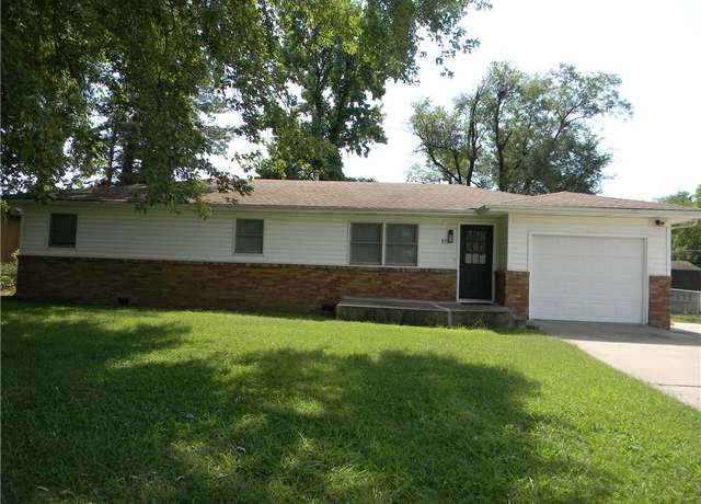 Property at 811 E Garfield St, Iola, KS 66749, 3 beds, 1.5 baths