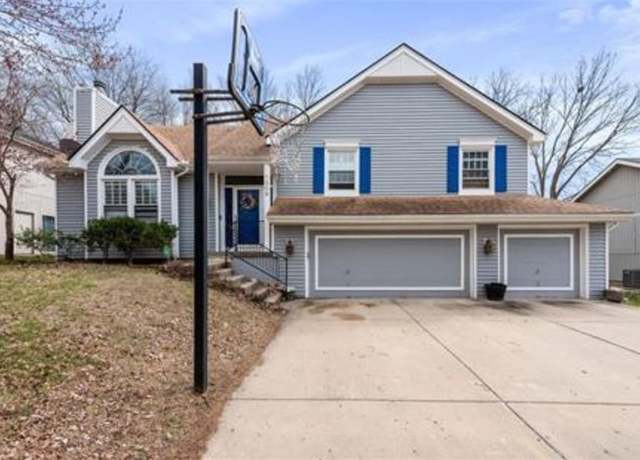 Property at 1309 NE 102nd St, Kansas City, MO 64155, 4 beds, 3 baths
