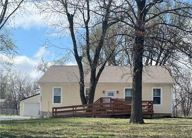 Property at 24431 139th St, Leavenworth, KS 66048, 3 beds, 2 baths