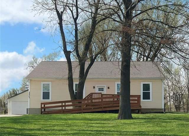 Property at 24431 139th St, Leavenworth, KS 66048, 3 beds, 2 baths