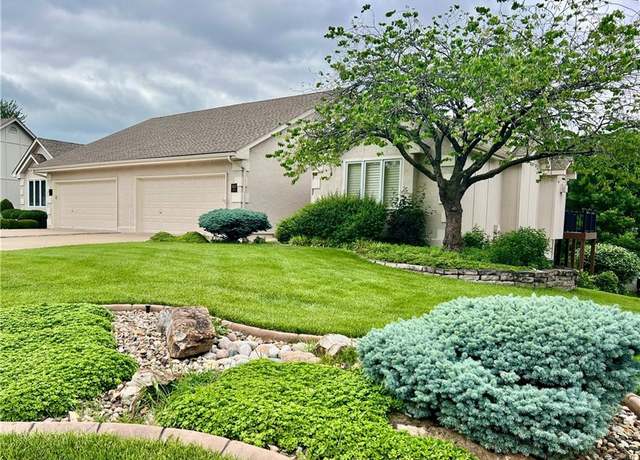 Property at 613 NW Alexa Ln, Lee's Summit, MO 64081, 3 beds, 3 baths