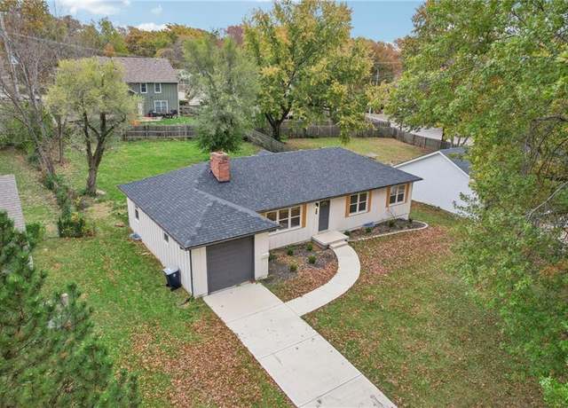 Property at 618 E 108th Ter, Kansas City, MO 64131, 4 beds, 3 baths
