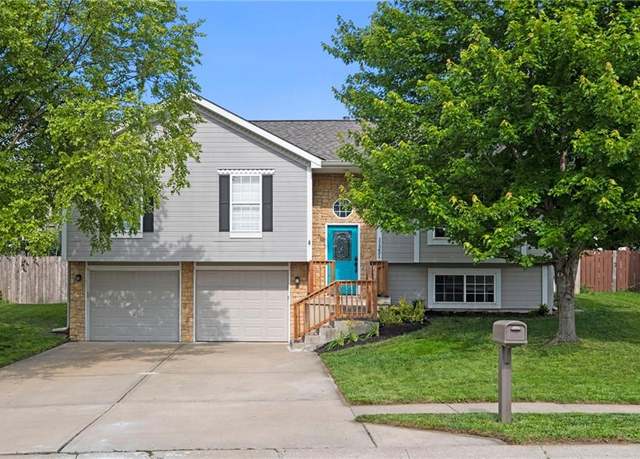 Property at 11231 N Madison Ave, Kansas City, MO 64155, 3 beds, 2 baths