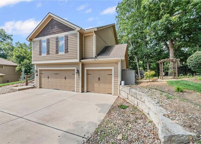 Property at 5254 N Walnut St, Kansas City, MO 64118, 4 beds, 2.5 baths