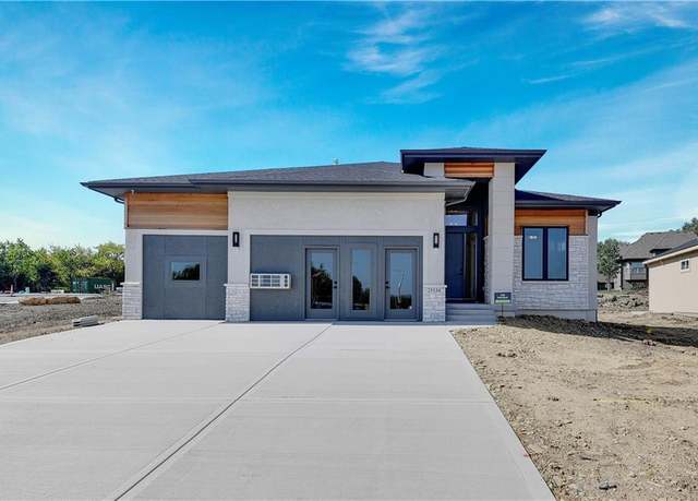 Property at 24968 W 98th Pl, Lenexa, KS 66227, 5 beds, 3 baths