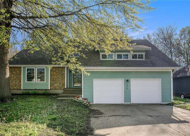 Property at 3717 NE Stanton St, Lee's Summit, MO 64064, 4 beds, 3 baths