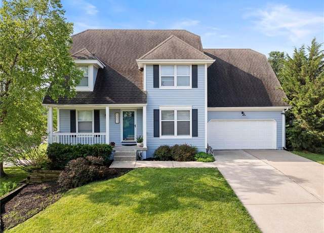Property at 5901 W 158th St, Overland Park, KS 66223, 4 beds, 2.5 baths