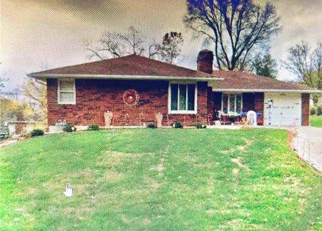 Property at 1003 Washington St, Leavenworth, KS 66048, 4 beds, 3 baths