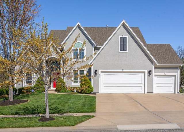 Property at 8127 Lone Elm Rd, Lenexa, KS 66220, 5 beds, 4.5 baths