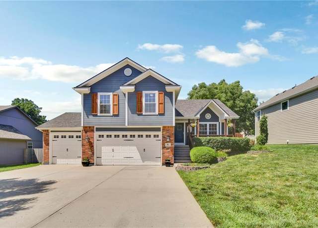 Property at 811 Coachman Dr, Pleasant Hill, MO 64080, 3 beds, 2.5 baths