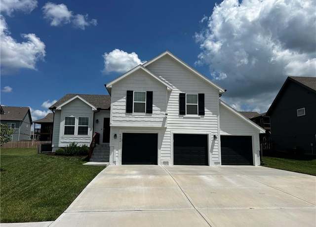 Property at 6008 NE 119th St, Kansas City, MO 64156, 3 beds, 2.5 baths