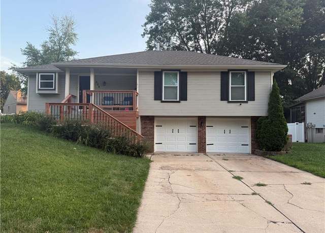 Property at 406 NE Keystone Dr, Lee's Summit, MO 64086, 3 beds, 2.5 baths