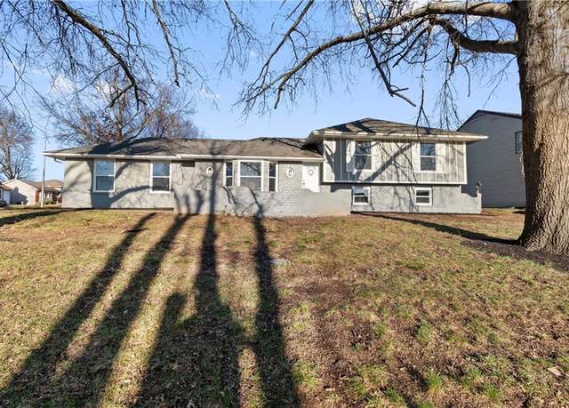 Property at 10801 Wheeling St, Kansas City, MO 64134, 3 beds, 3 baths