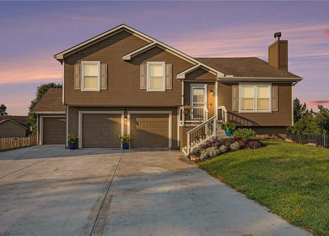 Property at 9309 NE Paw Paw Dr, Kansas City, MO 64157, 3 beds, 3 baths