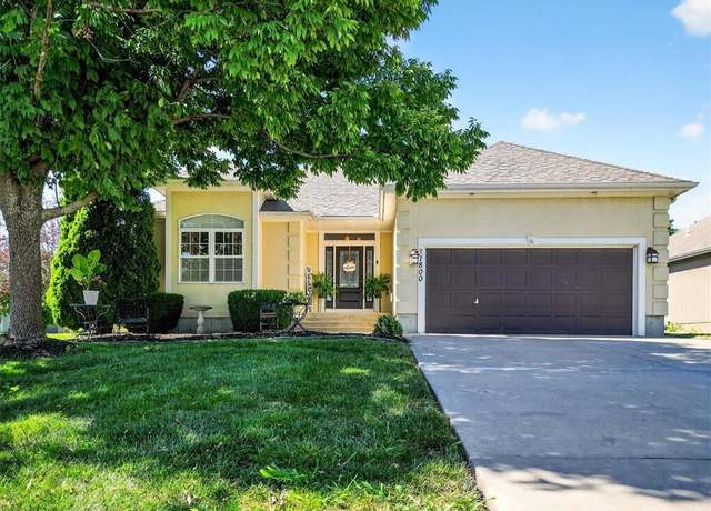 Property at 1800 Meadowlark Ct, Raymore, MO 64083, 2 beds, 2.5 baths