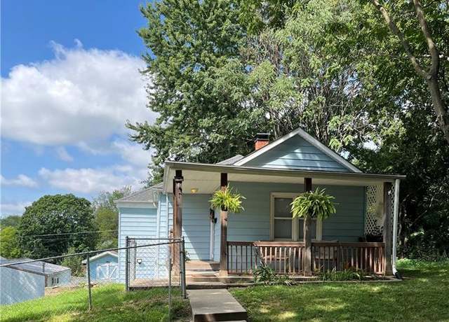 Property at 1808 Bellevue St, St Joseph, MO 64505, 2 beds, 1.5 baths