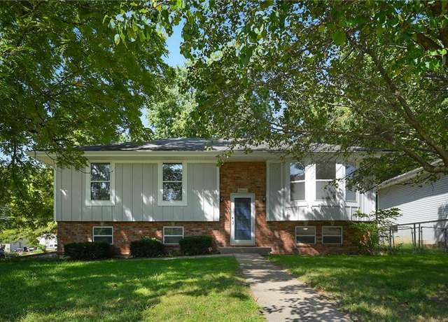Property at 112 S 11th St, Leavenworth, KS 66048, 4 beds, 2 baths