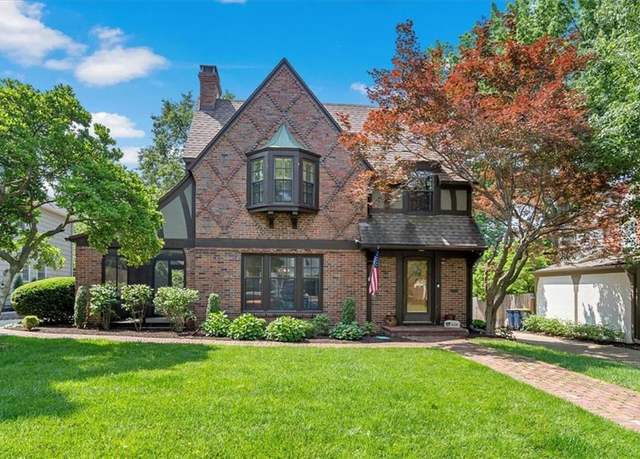 Property at 1009 W 69th Ter, Kansas City, MO 64113, 3 beds, 3 baths