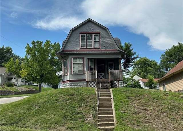 Property at 501 Shady Ave, St Joseph, MO 64505, 3 beds, 1.5 baths