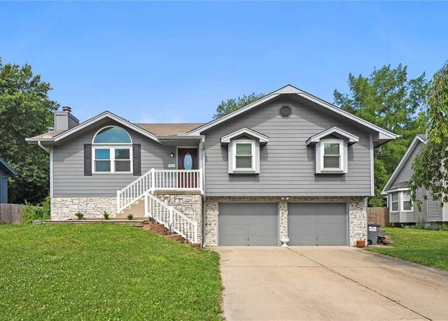 Property at 1004 NE Jason Ave, Lee's Summit, MO 64086, 3 beds, 2.5 baths