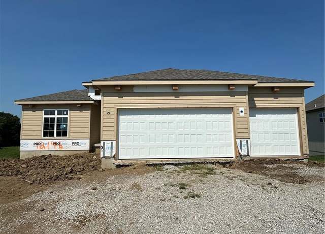 Property at 12146 N Tracy Ave, Kansas City, MO 64165, 4 beds, 3 baths