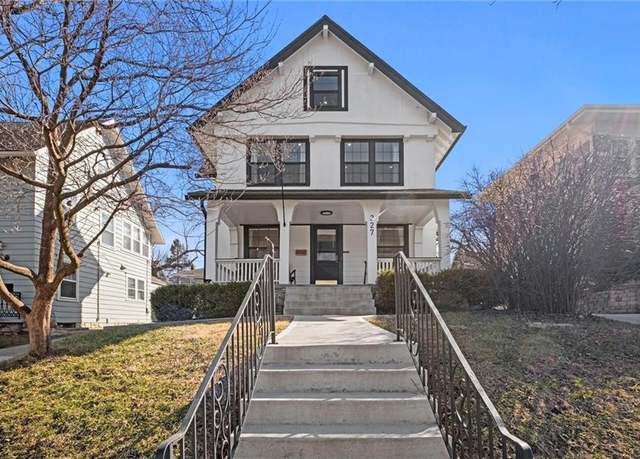 Property at 227 W 62nd St, Kansas City, MO 64113, 4 beds, 2.5 baths