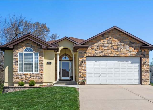 Property at 1501 Northpoint Ave, Liberty, MO 64068, 4 beds, 4 baths