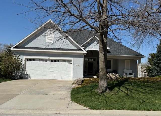 Property at 10136 S Shadow Cir, Olathe, KS 66061, 3 beds, 2.5 baths