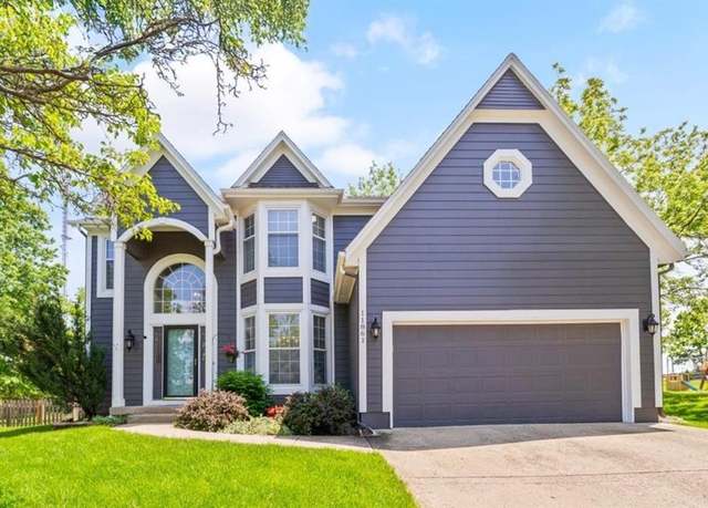 Property at 11861 S Skyview Ln, Olathe, KS 66061, 4 beds, 3 baths