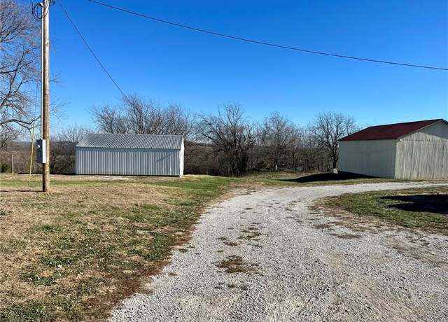 Property at 9984 Greenton Rd, Odessa, MO 64076, 3 beds, 2 baths