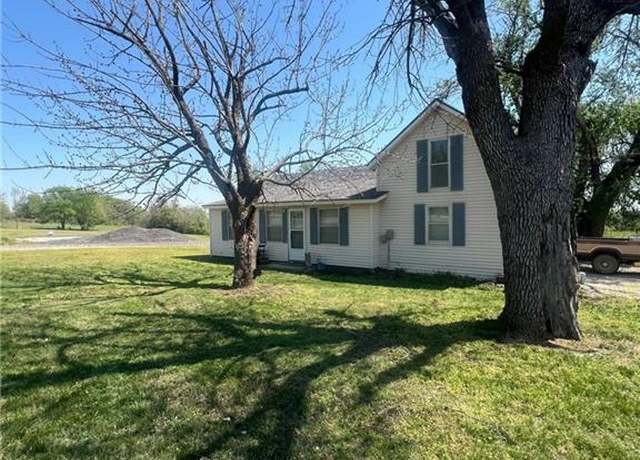 Property at 7087 10th St, Columbus, KS 66725, 3 beds, 1 bath