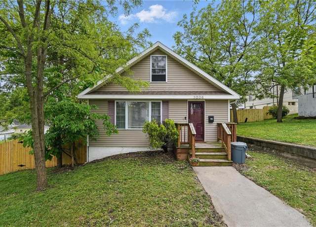 Property at 3006 Penn St, St Joseph, MO 64507, 3 beds, 1.5 baths