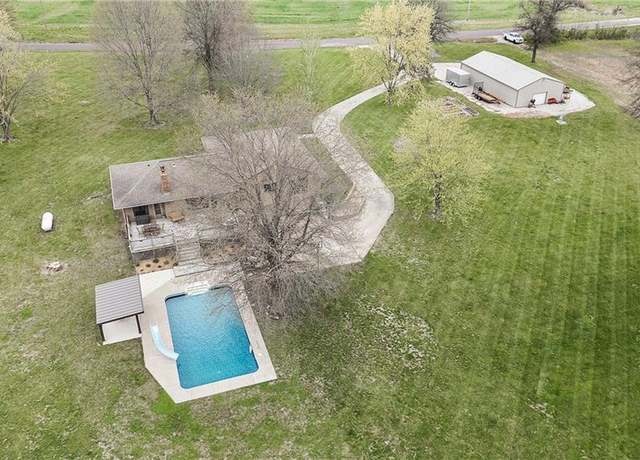 Property at 38109 E Jim Owens Rd, Oak Grove, MO 64075, 4 beds, 2 baths