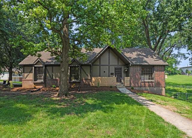 Property at 16 W Bridlespur Ter, Kansas City, MO 64114, 5 beds, 2.5 baths