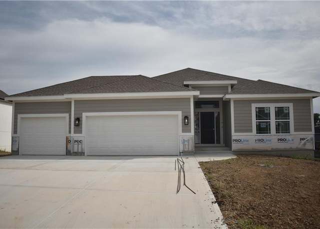 Property at 1015 Poplar Ln, Liberty, MO 64068, 4 beds, 3.5 baths