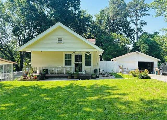 Property at 3501 NE 57th St, Gladstone, MO 64119, 3 beds, 2 baths
