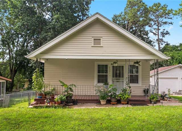 Property at 3501 NE 57th St, Gladstone, MO 64119, 3 beds, 2 baths