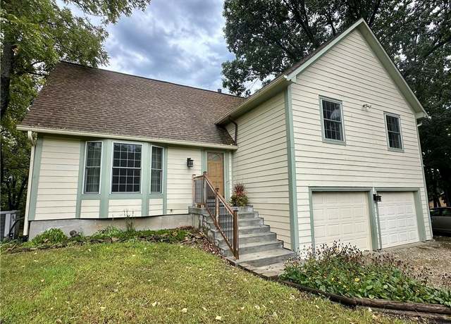 Property at 28465 W 85th Ter, De Soto, KS 66018, 4 beds, 2 baths
