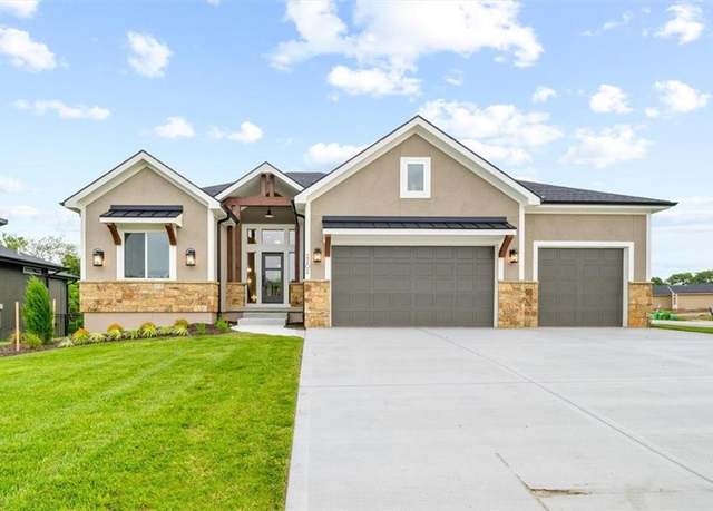 Property at 2202 SW Hook Farm Dr, Lee's Summit, MO 64082, 4 beds, 3 baths