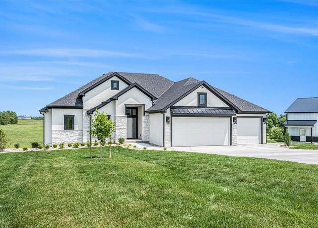 Property at 10075 NW Hillsboro Rd, Platte City, MO 64079, 4 beds, 4 baths