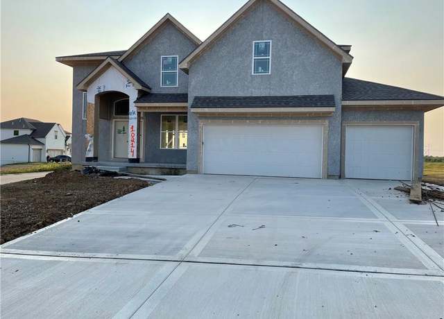 Property at 10312 N Smalley Dr, Kansas City, MO 64157, 4 beds, 3.5 baths
