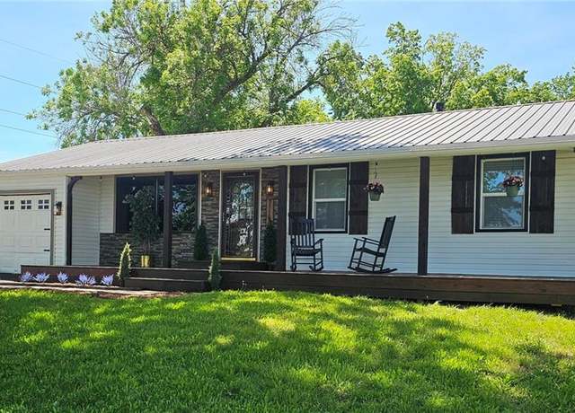 Property at 11115 E 35th Ter S, Independence, MO 64052, 3 beds, 2.5 baths