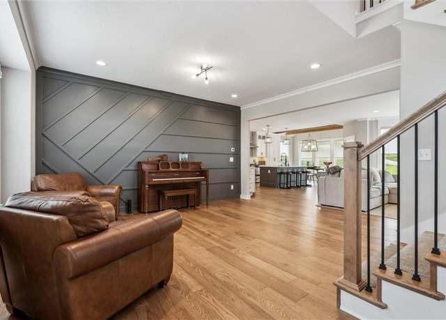 Property at 4813 NE Jamestown Dr, Lee's Summit, MO 64064, 4 beds, 3.5 baths