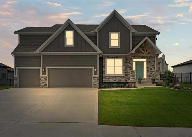 Property at 4813 NE Jamestown Dr, Lee's Summit, MO 64064, 4 beds, 3.5 baths