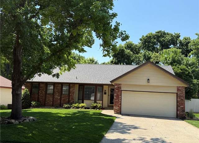 Property at 15005 W 94 St, Lenexa, KS 66215, 3 beds, 2 baths
