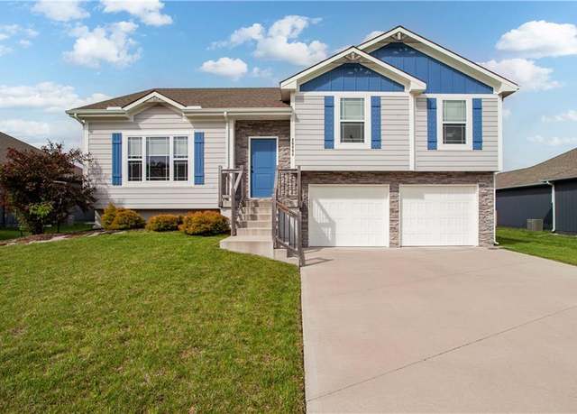 Property at 20804 Copper Creek Dr, Peculiar, MO 64078, 4 beds, 3 baths