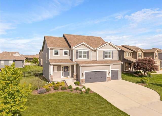 Property at 16780 W 170th Ct, Olathe, KS 66062, 4 beds, 4 baths