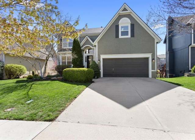 Property at 21619 W 98th St, Lenexa, KS 66220, 4 beds, 4.5 baths