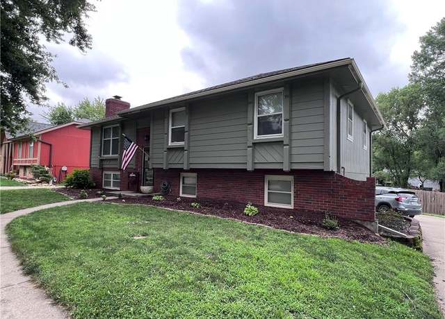 Property at 4010 W Haverill Dr, St Joseph, MO 64506, 3 beds, 2.5 baths