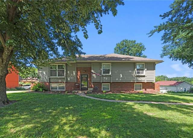 Property at 4010 W Haverill Dr, St Joseph, MO 64506, 3 beds, 2.5 baths